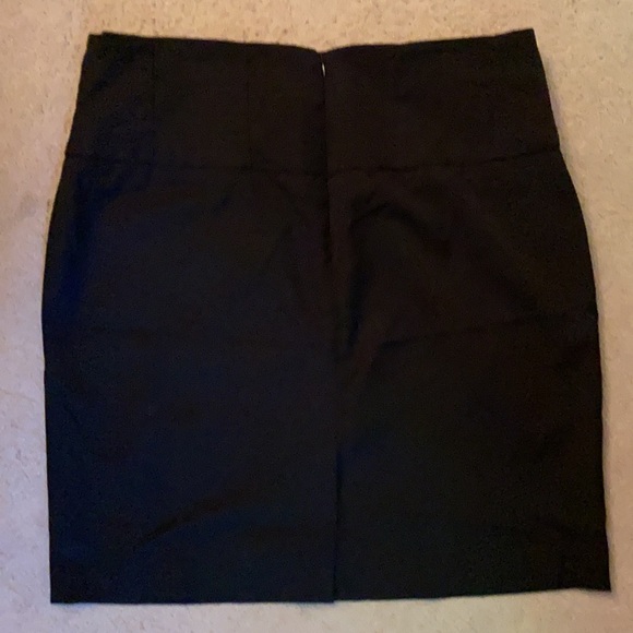 Black basic pencil skirt with built-in belt detail - Picture 2 of 4